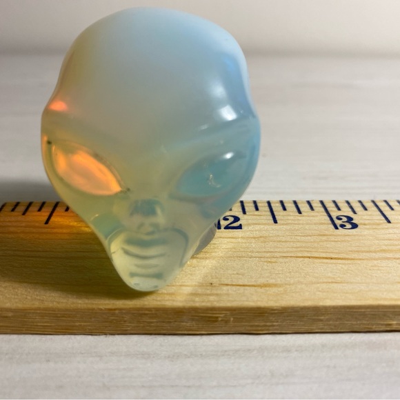 Opalite alien head crystal - Picture 2 of 7